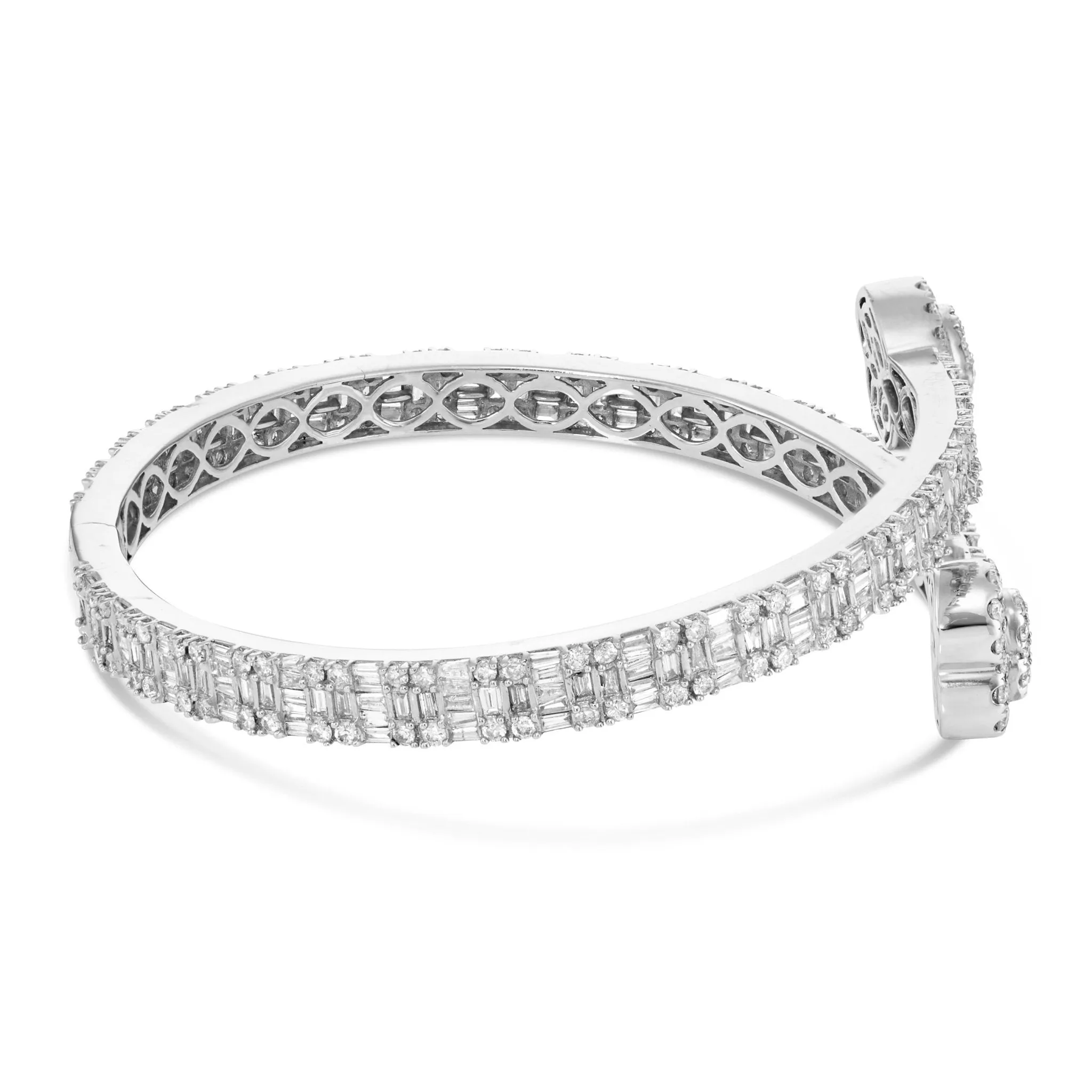 14K Gold 4.69ct Baguette Diamond Eternity Heart Bangle