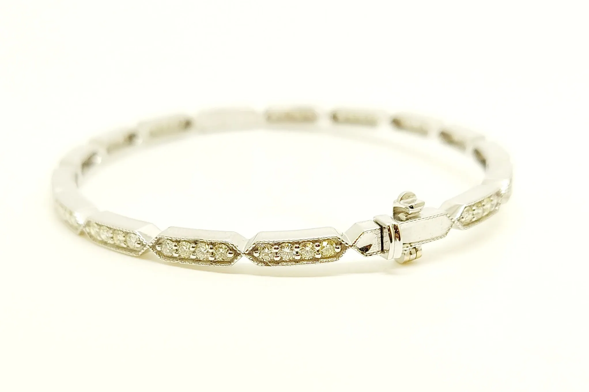 DIAMOND BANGLE IN 14K WHITE GOLD