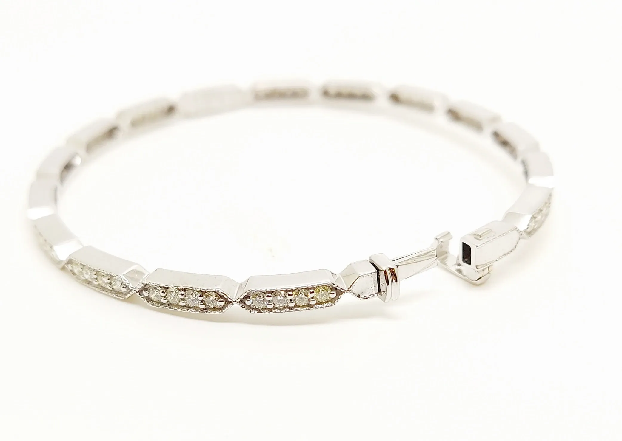 DIAMOND BANGLE IN 14K WHITE GOLD